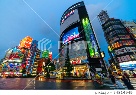 日本の東京都市景観 新宿・歌舞伎町一番街や「モア 中央通り 食堂横丁」などを望む 日本の東京都市景観 新宿・歌舞伎町一番街や「モア 中央通り 食堂横丁」などを望む 54814949