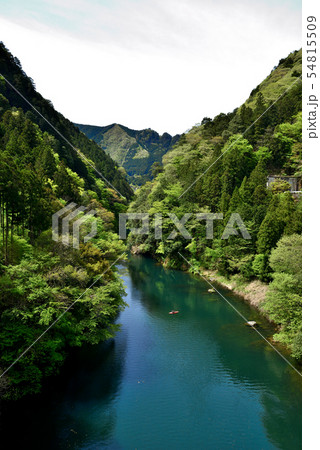 奥多摩の渓谷と白丸湖 奥多摩の渓谷と白丸湖 54815509