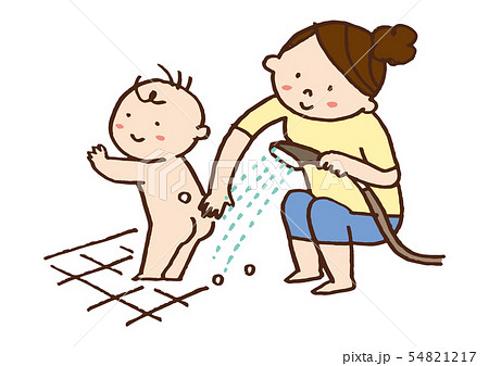 赤ちゃんのお尻を洗うお母さんのイラスト素材
