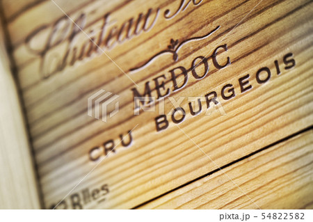 Bordeaux wine wooden box 54822582