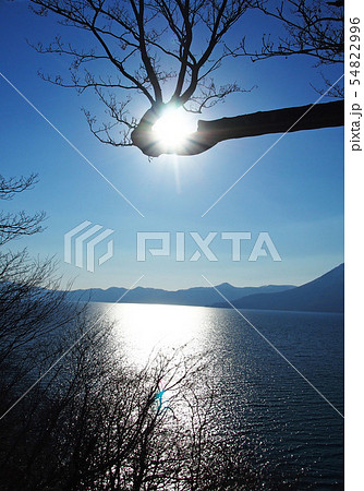 太陽と湖 太陽と湖 54822996