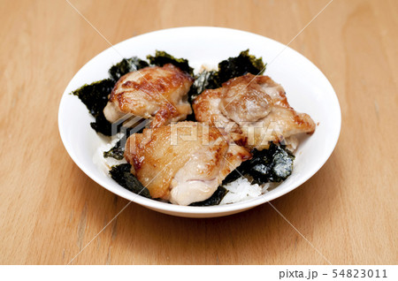 こんがり焼いた鶏肉のせ飯 こんがり焼いた鶏肉のせ飯 54823011