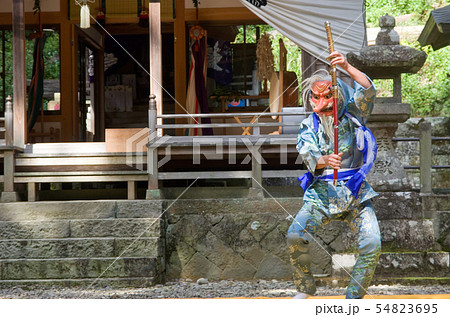 上野の獅子舞　天狗（和歌山県指定　無形民俗文化財　富里　春日神社） 54823695
