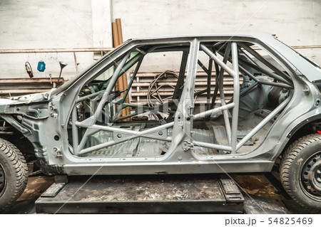 The photo of the racing car with rigid to The photo of the racing car with rigid to 54825469