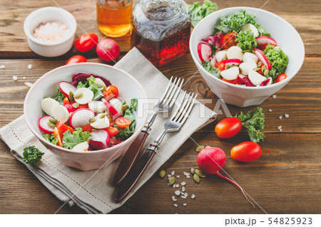Salad with cherry tomatoes, radsh and mozzarella, 54825923