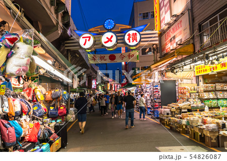 《東京都》上野・賑わうアメ横商店街の写真素材 [54826087] - PIXTA
