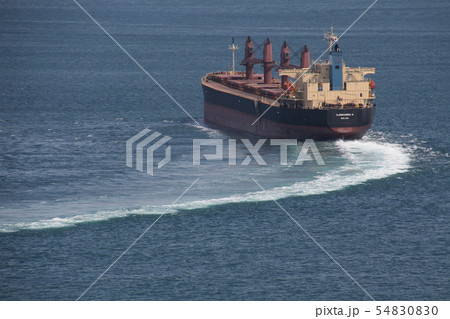 来島海峡を通過する貨物船 54830830