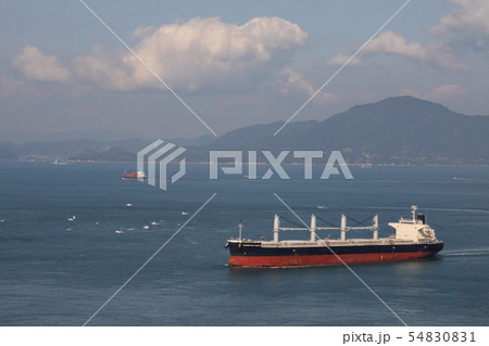 来島海峡を通過する貨物船 54830831