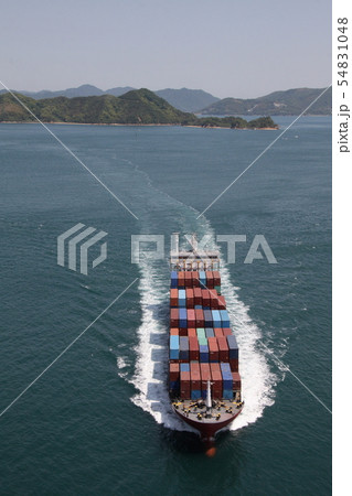 来島海峡を通過するコンテナ船 54831048