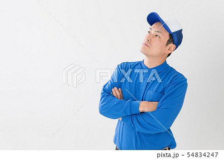 配達員の男性 54834247