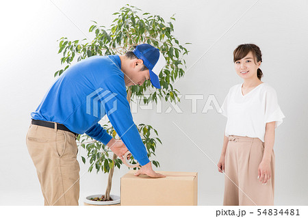 荷造りは業者におまかせ 54834481