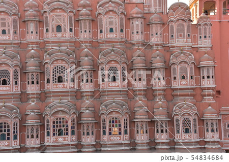 インドのラジャスタン州のジャイプル 有名な建築物の風の宮殿 美しい彫刻が施されたテラス インドのラジャスタン州のジャイプル 有名な建築物の風の宮殿 美しい彫刻が施されたテラス 54834684