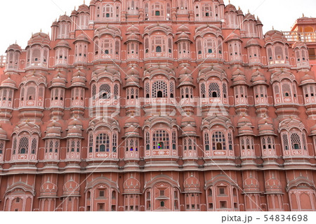 インドのラジャスタン州のジャイプル　有名な建築物の風の宮殿　美しい彫刻が施されたテラス 54834698