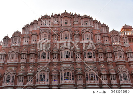 インドのラジャスタン州のジャイプル 有名な建築物の風の宮殿 美しい彫刻が施されたテラス インドのラジャスタン州のジャイプル 有名な建築物の風の宮殿 美しい彫刻が施されたテラス 54834699