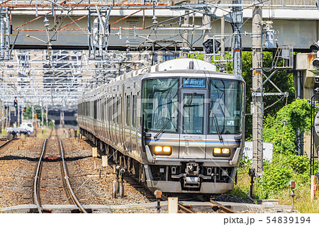 通勤電車　走行イメージ　　 54839194
