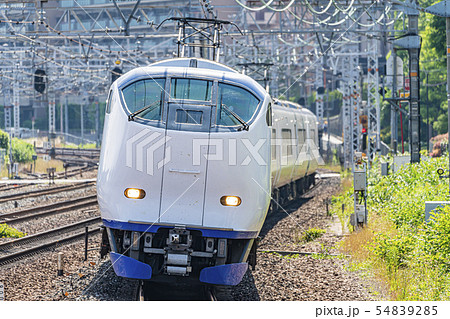 特急列車　走行イメージ　 54839285
