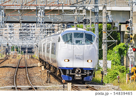特急列車　走行イメージ　 54839465
