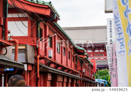 浅草 浅草寺 アーケード商店街の裏側 浅草西参道商店街 浅草 浅草寺 アーケード商店街の裏側 浅草西参道商店街 54839625