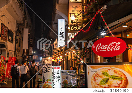 東京都 上野駅 ガード下の飲み屋街の写真素材