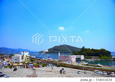 鳥羽市の町並みと近鉄電車 54843039