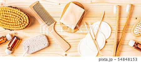 Set of bathroom accessories, top view. 54848153