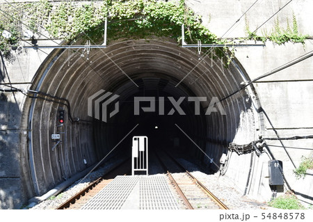 伊豆熱川駅のホームから見るトンネル 伊豆熱川駅のホームから見るトンネル 54848578
