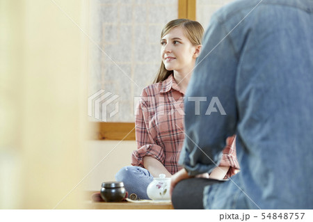 カップル 茶道 伝統 54848757