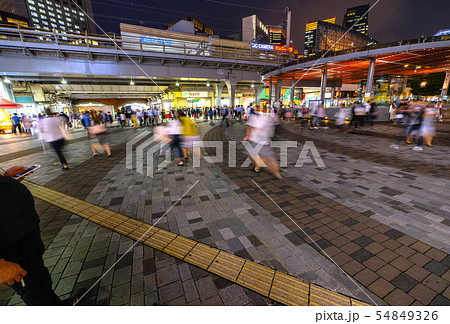 日本の東京都市景観 有楽町駅前(中央口)を望む(路上喫煙禁止エリア) 日本の東京都市景観 有楽町駅前(中央口)を望む(路上喫煙禁止エリア) 54849326