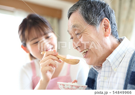 シニア介護の食事イメージ シニア介護の食事イメージ 54849966