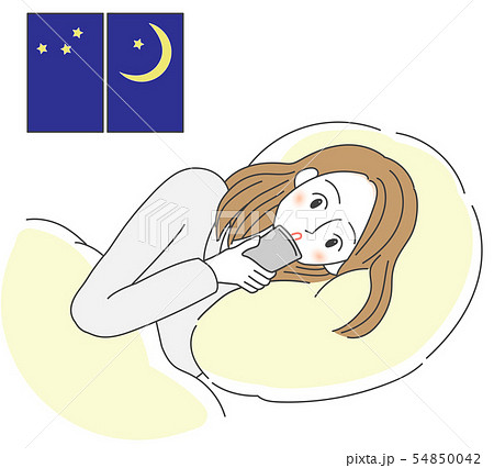 寝る前にスマートフォンを触る女性のイラストのイラスト素材