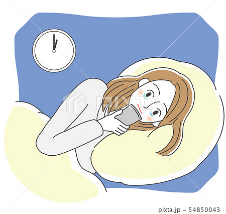 寝る前にスマートフォンを触る女性のイラストのイラスト素材