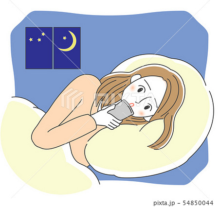 寝る前にスマートフォンを触る女性のイラスト 54850044