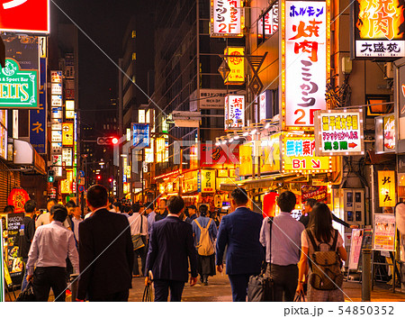 日本の東京都市景観　新橋の飲み屋街などを望む 54850352