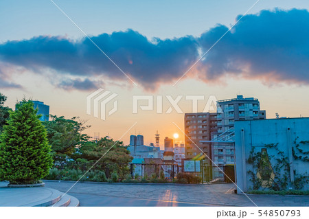 神奈川県横浜市の夕景 54850793