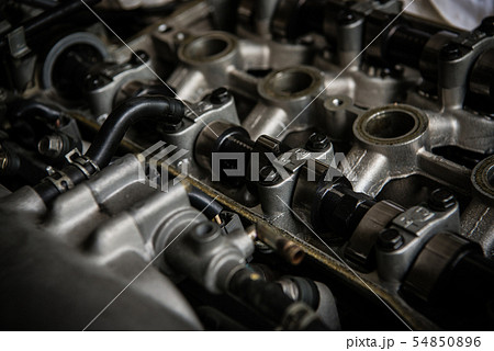 ツインカムエンジンのハイリフトカムシャフト 54850896