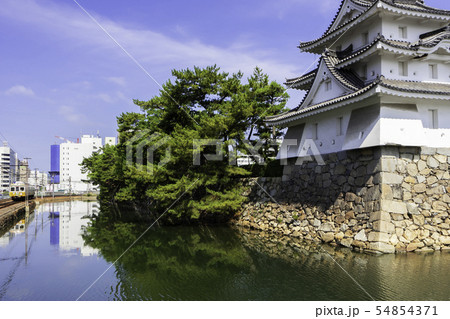 高松城址　玉藻公園　艮櫓と琴電　香川県高松市 54854371