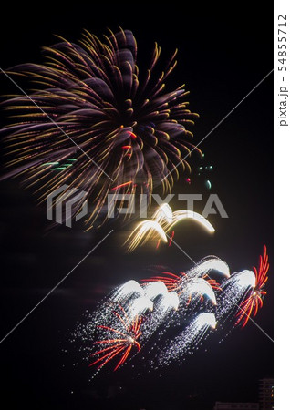 伊江島から見た海洋博公園の花火大会 伊江島から見た海洋博公園の花火大会 54855712