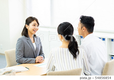 若い夫婦（相談） 54856854