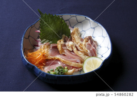 とりもも たたき 刺 鶏 鳥 肉 ぷりぷり 新鮮 生 食 料理 居酒屋 外食 酒 つまみ 肴 54860282