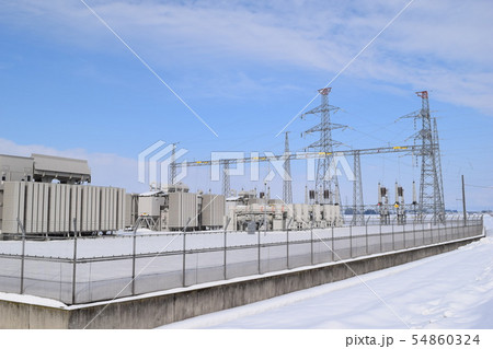変電設備と送電線 変電設備と送電線 54860324