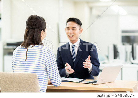 若い女性(相談) 若い女性(相談) 54863677