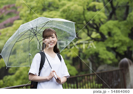 若い女性 ひとり旅 若い女性 ひとり旅 54864060