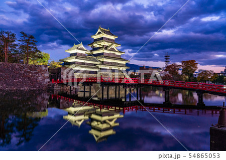 （長野県）国宝　松本城　ライトアップ 54865053