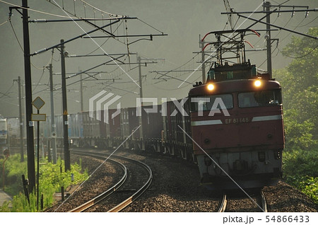 北陸本線、南今庄駅を通過する貨物列車(EF81形+コキ) 北陸本線、南今庄駅を通過する貨物列車(EF81形+コキ) 54866433