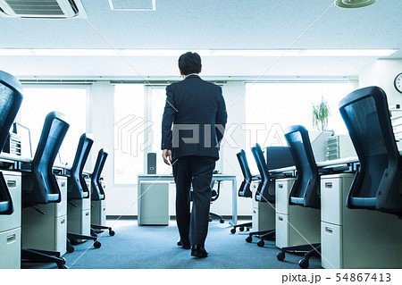 男性　社長　ビジネス　ビジネスマン　ミドル　オフィス 54867413