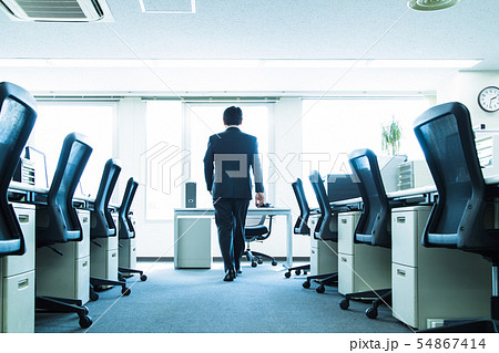 男性　社長　ビジネス　ビジネスマン　ミドル　オフィス 54867414