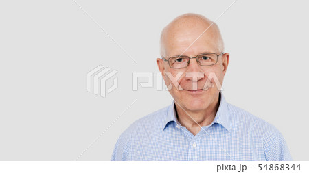 Portrait of senior man with glasses 54868344
