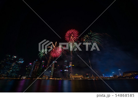 シンガポールの夜景と花火 54868585