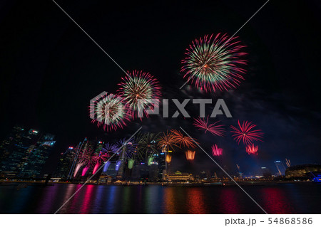 シンガポールの夜景と花火 54868586