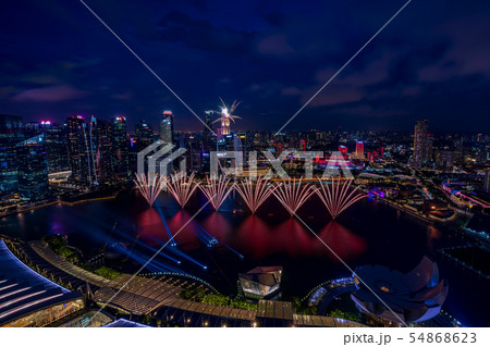 シンガポールの夜景と花火 54868623